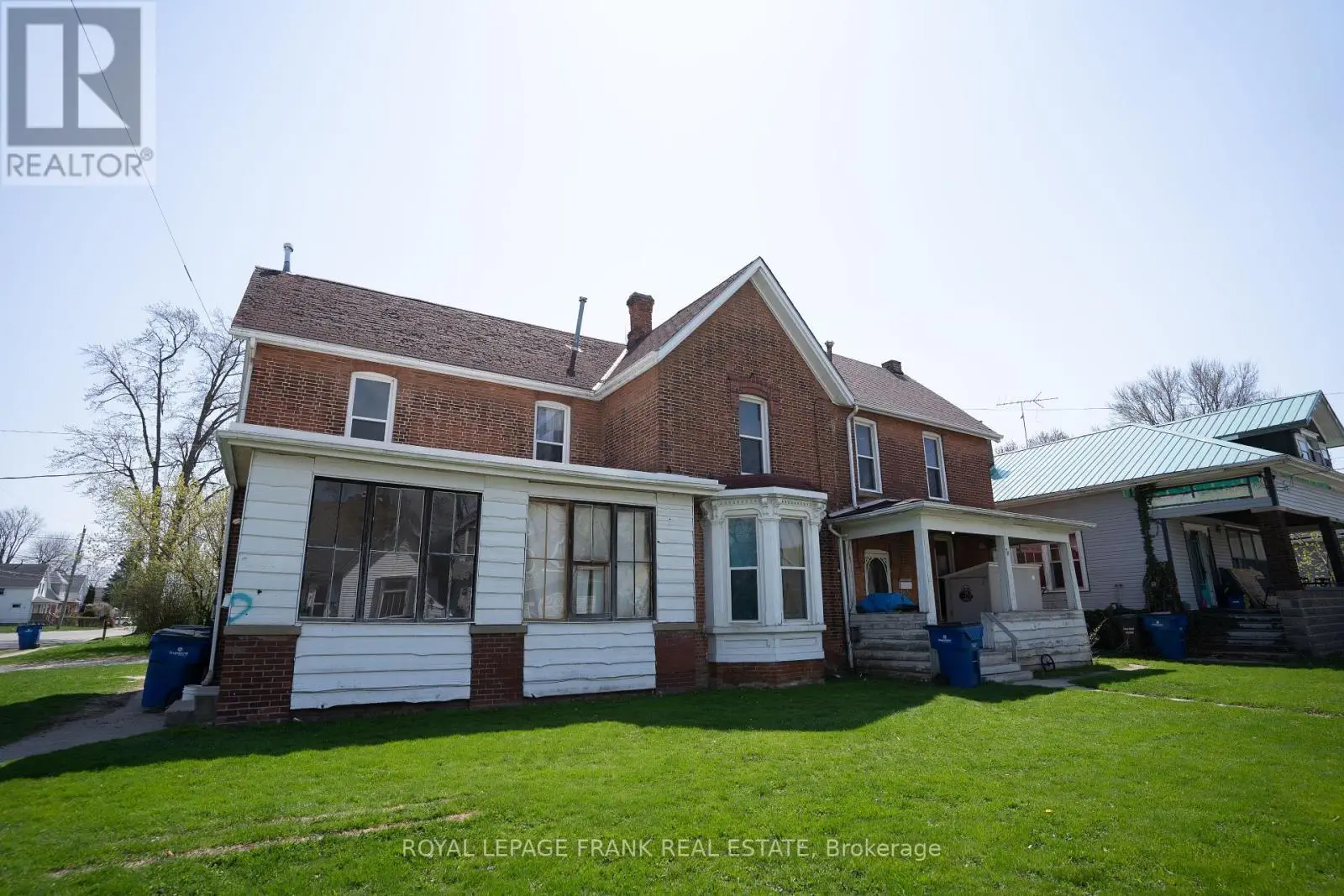 48 - 50 Lorne Avenue, Chatham-Kent, Ontario  N7M 1R9 - Photo 2 - X12128313