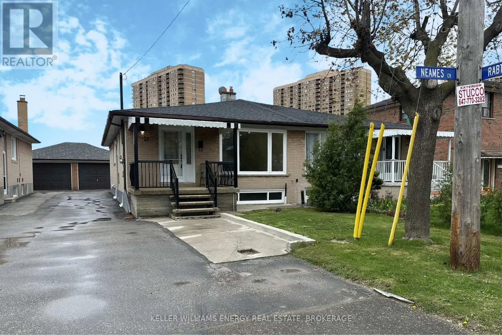 21 Neames Crescent, Toronto, Ontario  M3L 1K8 - Photo 1 - W12127023