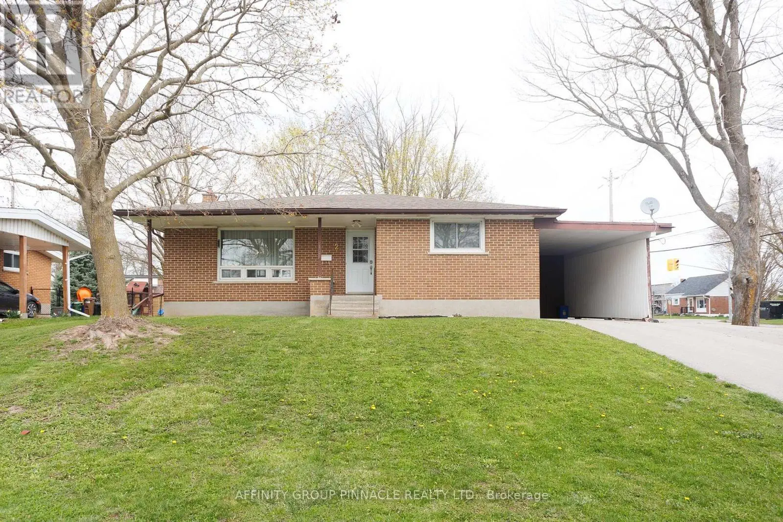 2 MAPLE CRESCENT, Kawartha Lakes, Ontario
