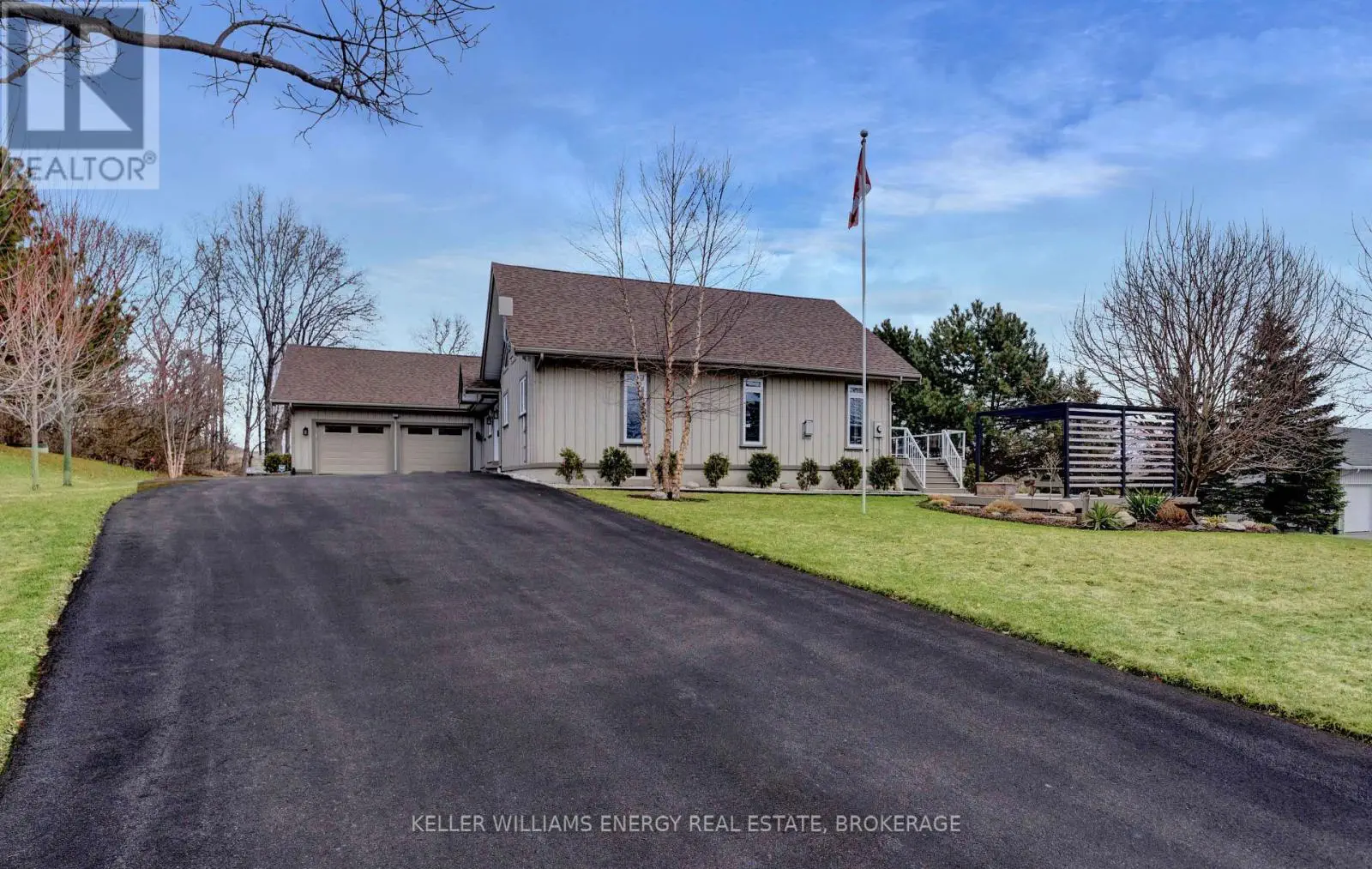 43 Smiths Bay Avenue, Prince Edward County, Ontario  K0K 2T0 - Photo 3 - X12047652