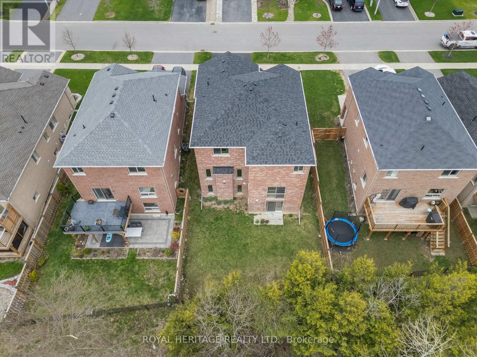 141 Springdale Drive, Kawartha Lakes, Ontario  K9V 0N1 - Photo 2 - X12129483