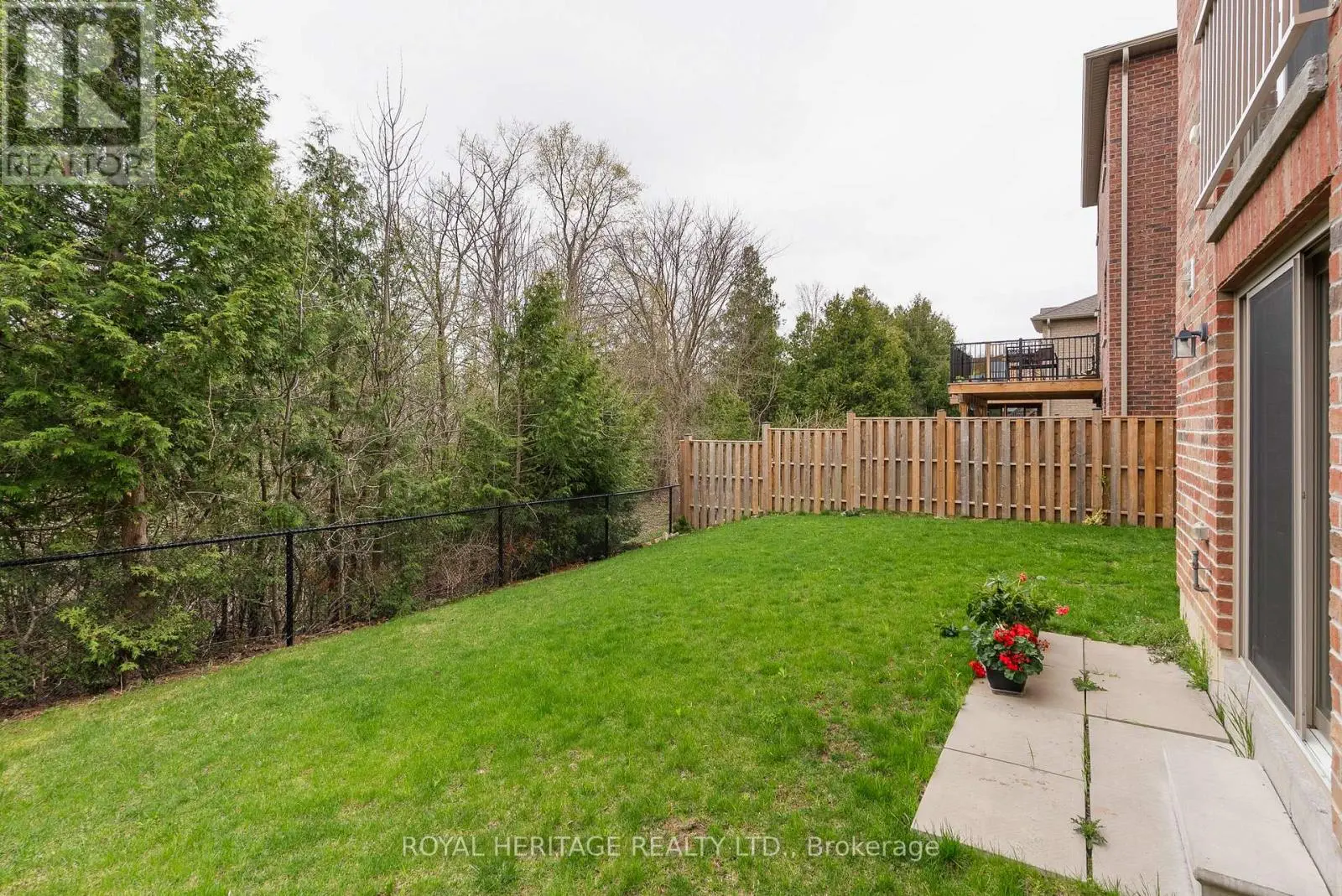 141 Springdale Drive, Kawartha Lakes, Ontario  K9V 0N1 - Photo 3 - X12129483