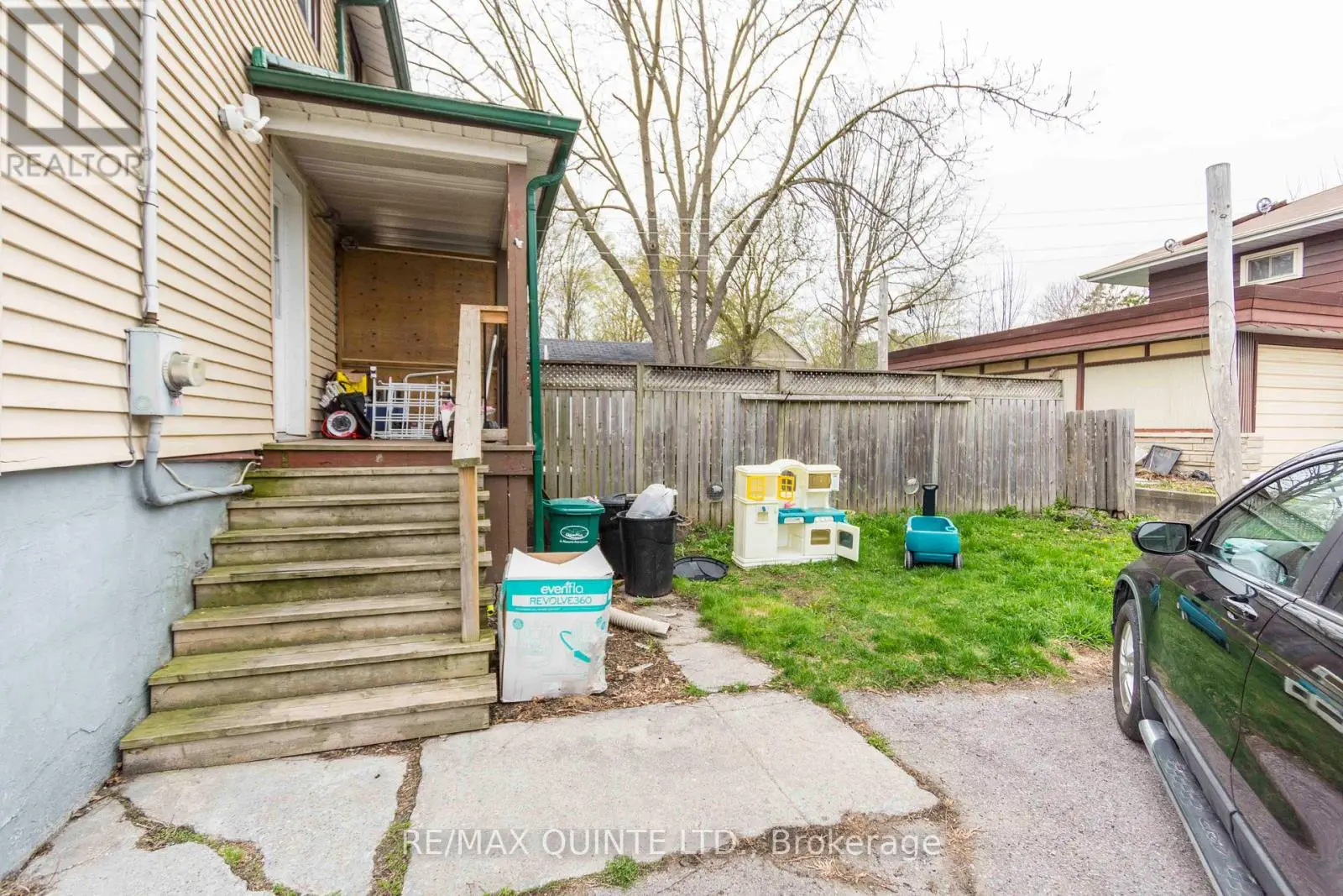 90 Shuter Street, Quinte West, Ontario  K8V 1M1 - Photo 2 - X12127334