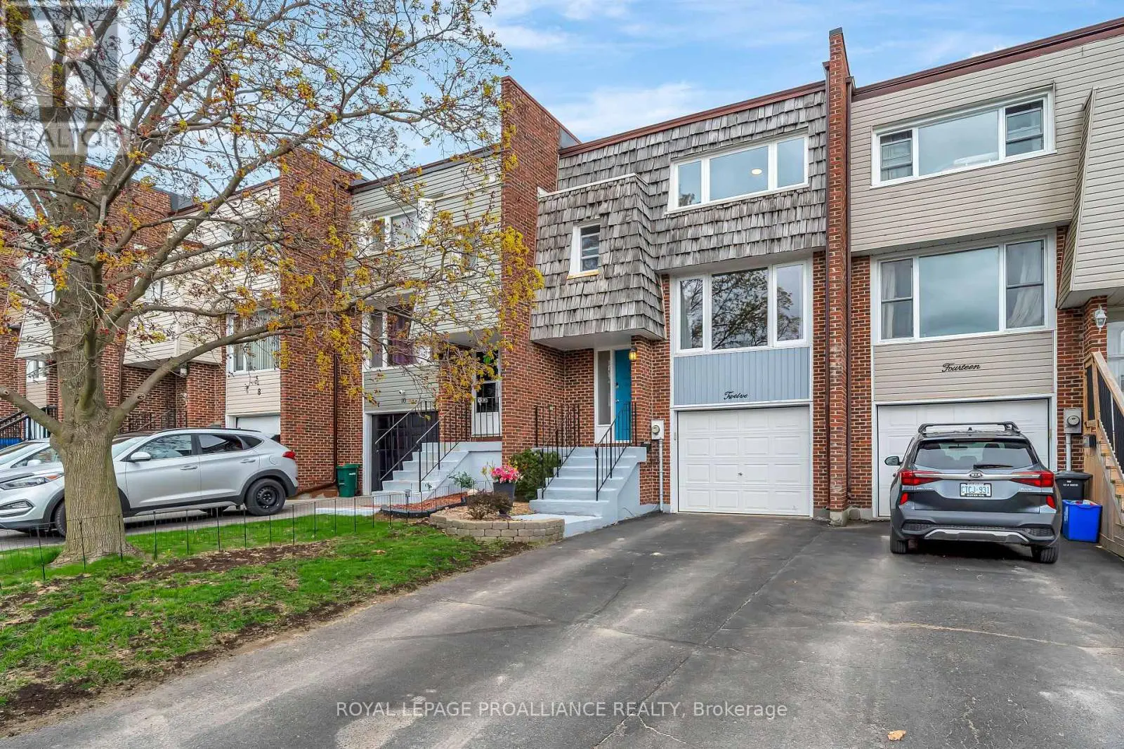 12 Anna Court, Quinte West, Ontario  K8V 5Y4 - Photo 1 - X12129660