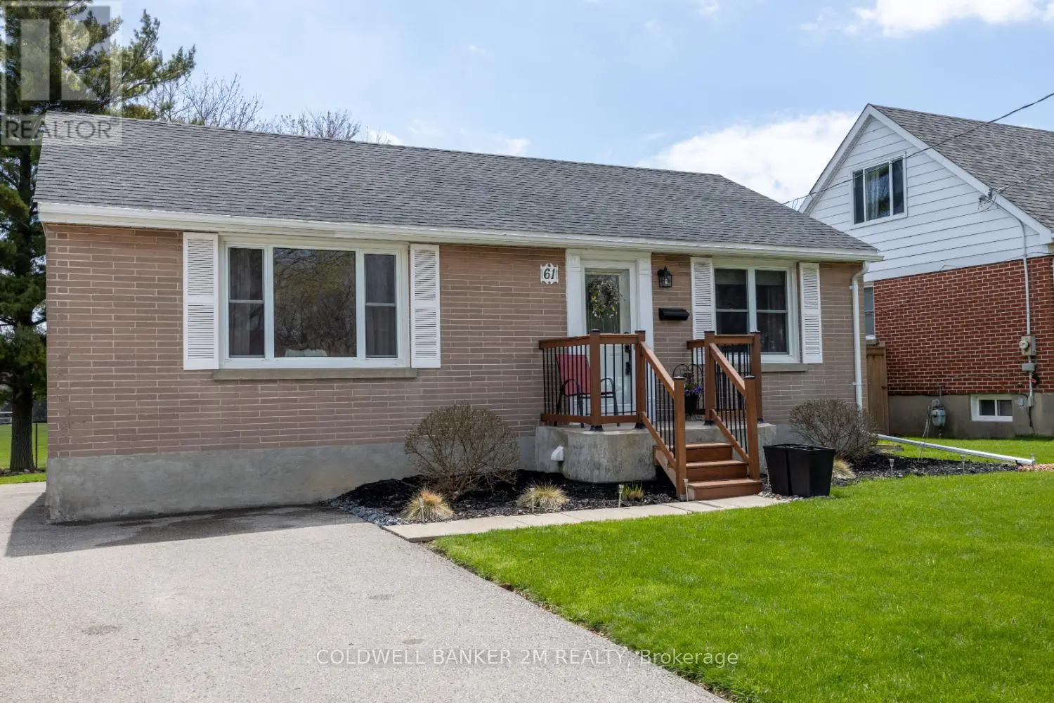 61 Kawartha Avenue, Oshawa, Ontario  L1H 3Y7 - Photo 1 - E12129747