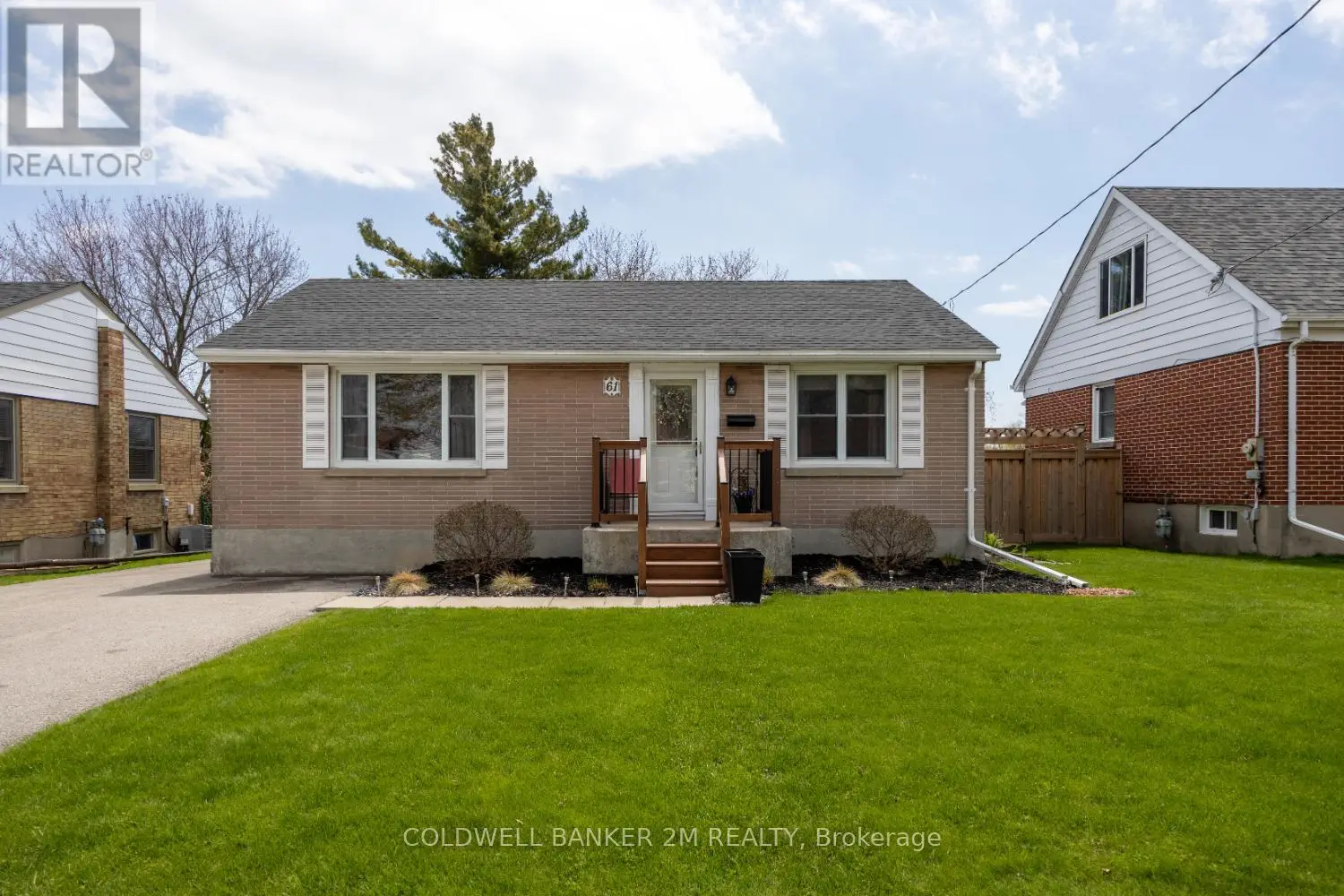 61 Kawartha Avenue, Oshawa, Ontario  L1H 3Y7 - Photo 2 - E12129747