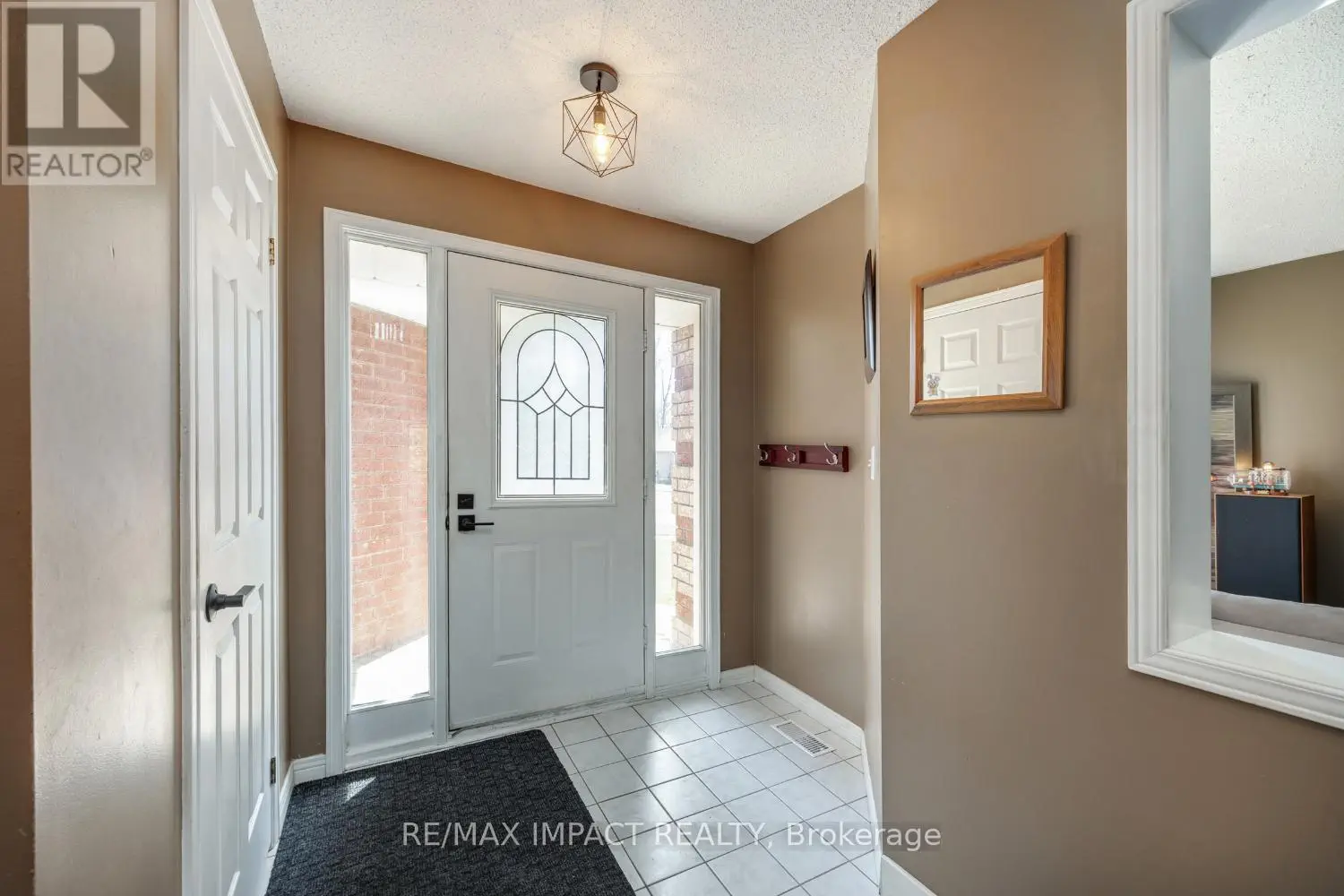 319 Sandringham Drive, Clarington, Ontario  L1E 3A7 - Photo 3 - E12129922
