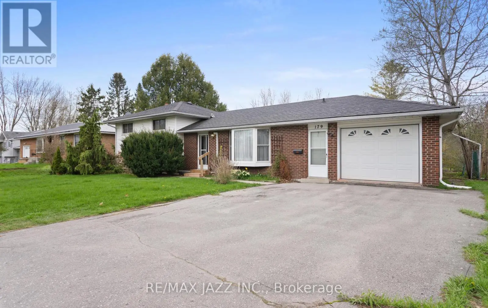 179 Montrose Road, Quinte West, Ontario  K8R 1A4 - Photo 2 - X12129764