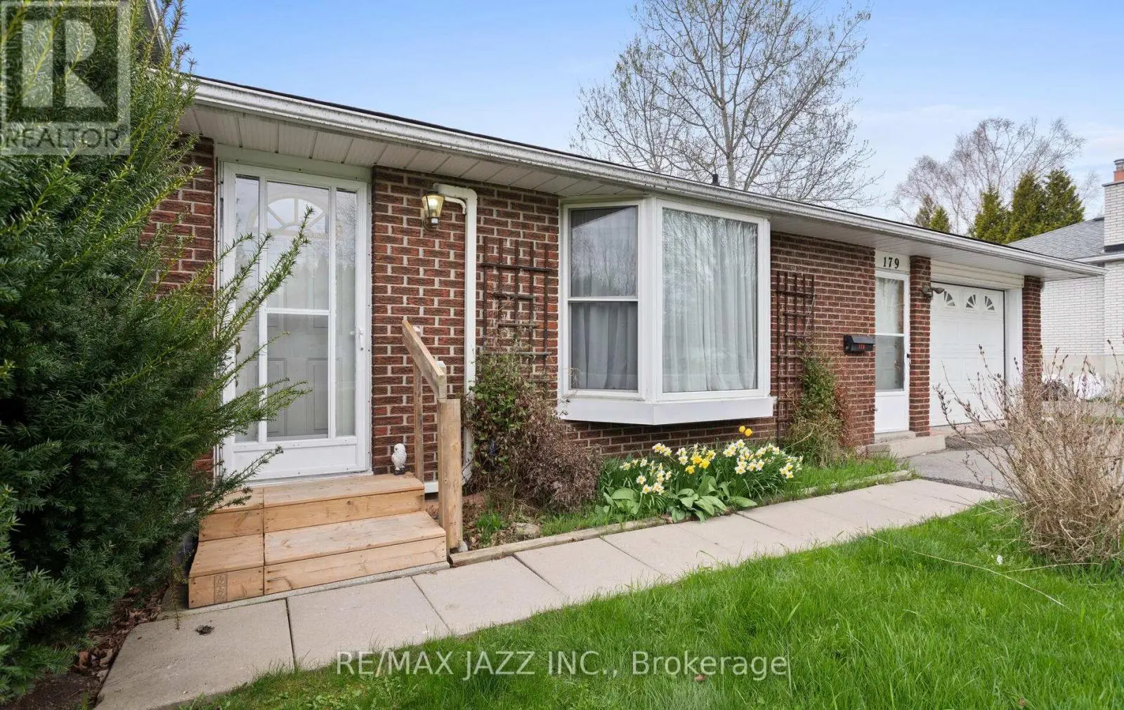 179 Montrose Road, Quinte West, Ontario  K8R 1A4 - Photo 3 - X12129764