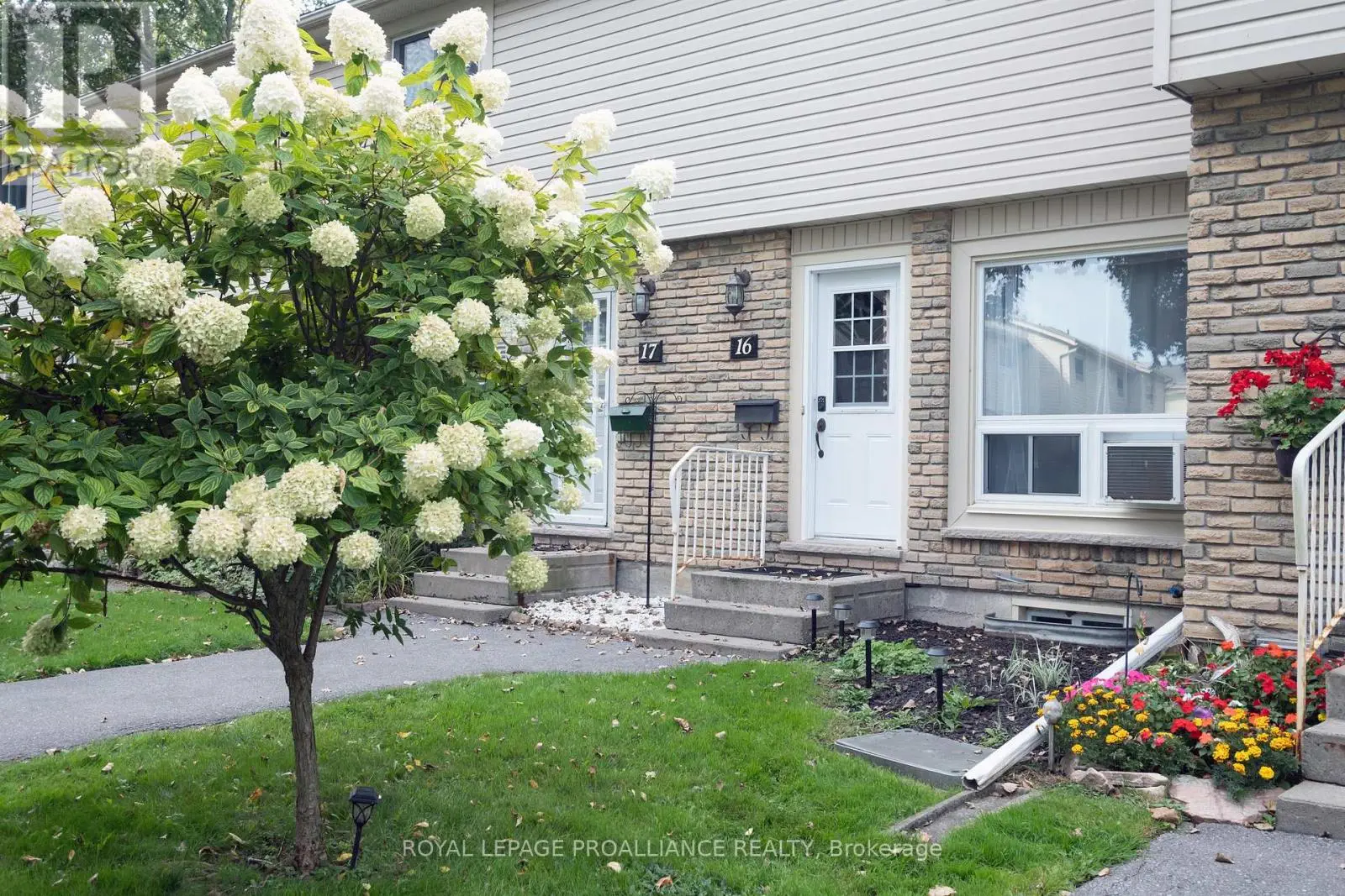 16 - 161 Bay Street, Quinte West, Ontario  K8V 1H9 - Photo 2 - X12129867