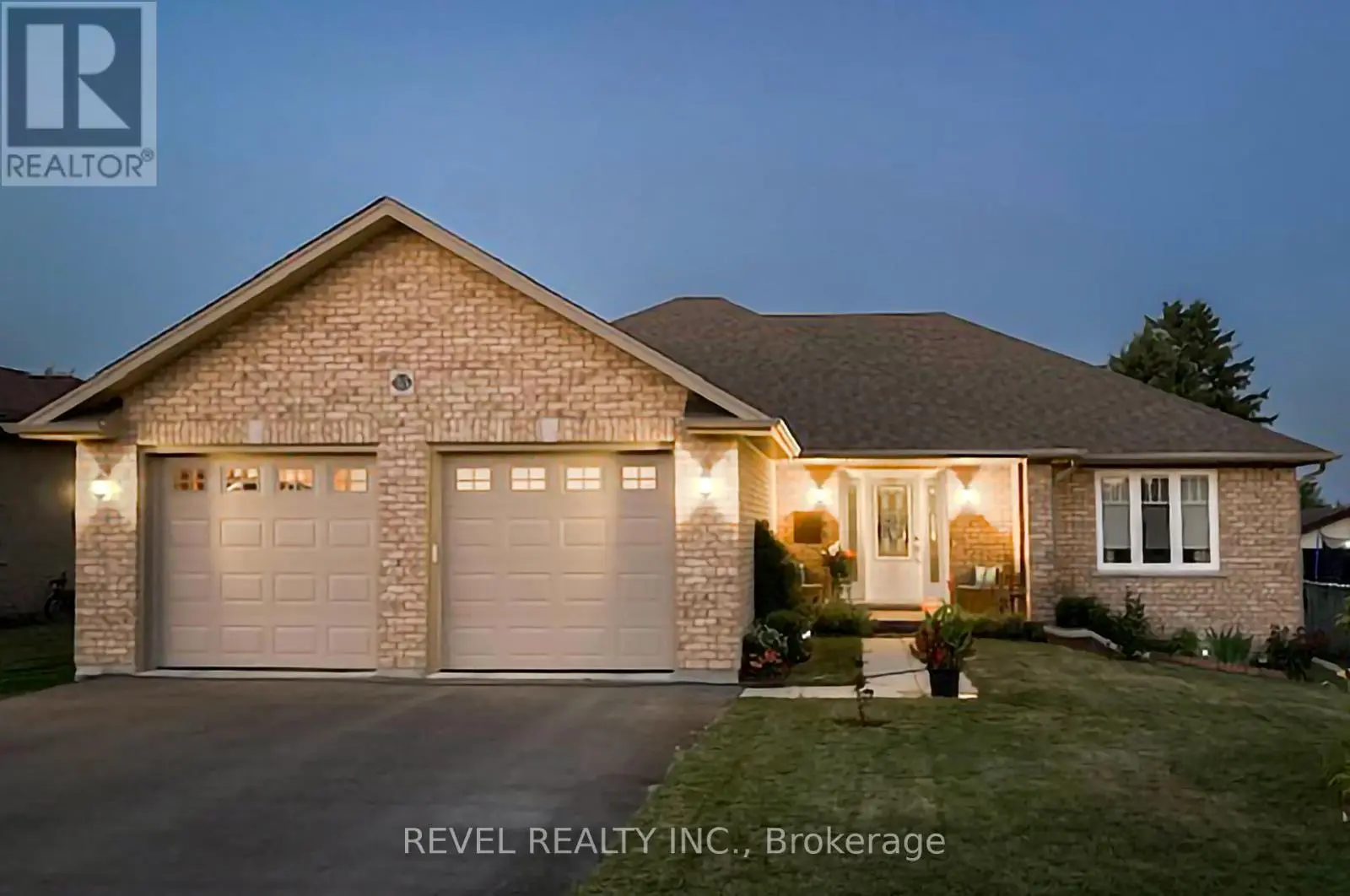 35 Bruce Crescent, Kawartha Lakes, Ontario  K0M 2M0 - Photo 1 - X12030752