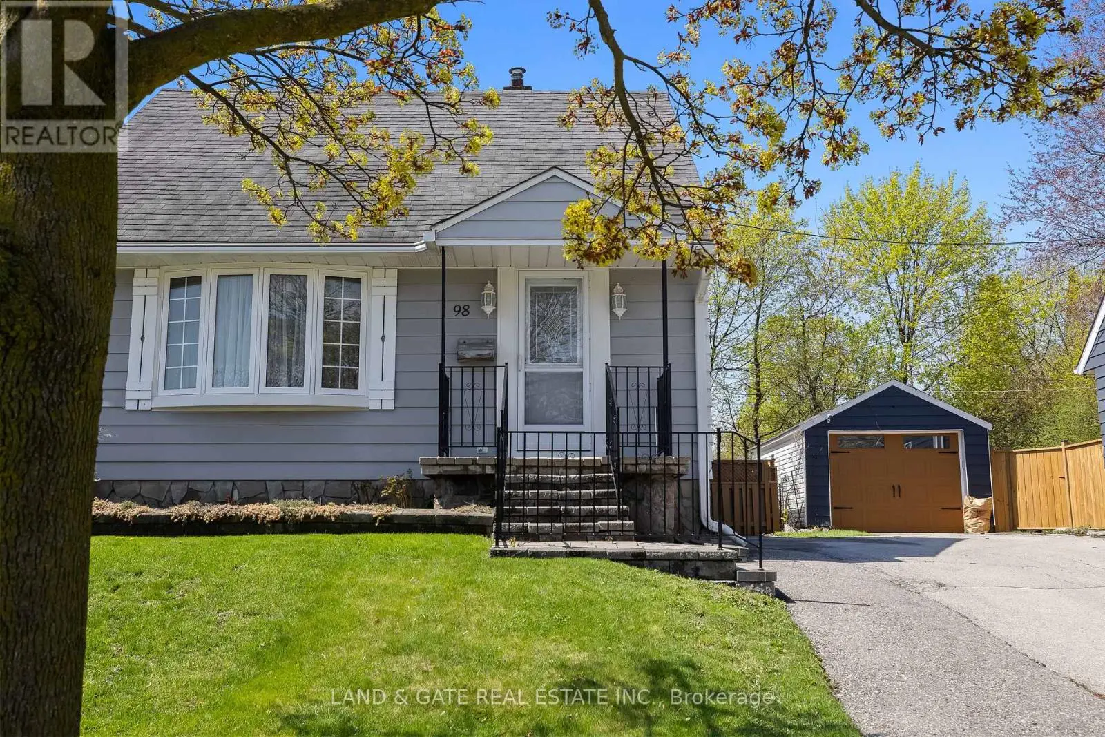 98 Admiral Road, Ajax, Ontario  L1S 2P1 - Photo 2 - E12130486