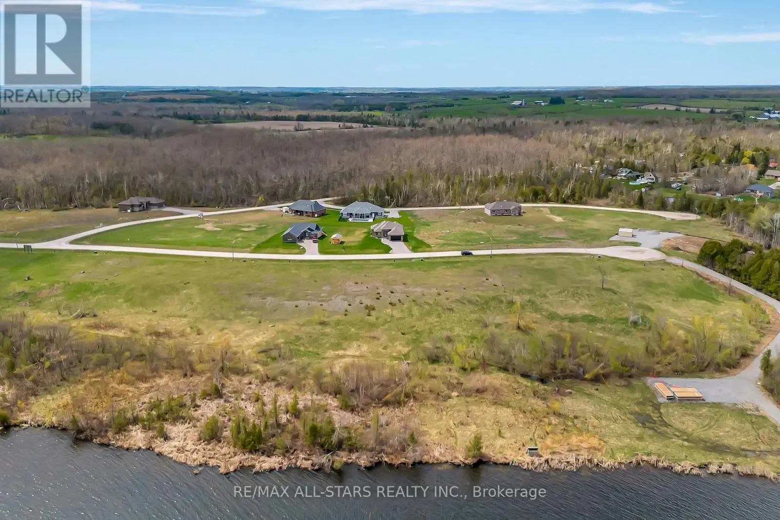 16 Avalon Drive, Kawartha Lakes, Ontario  K0M 1N0 - Photo 2 - X12077434