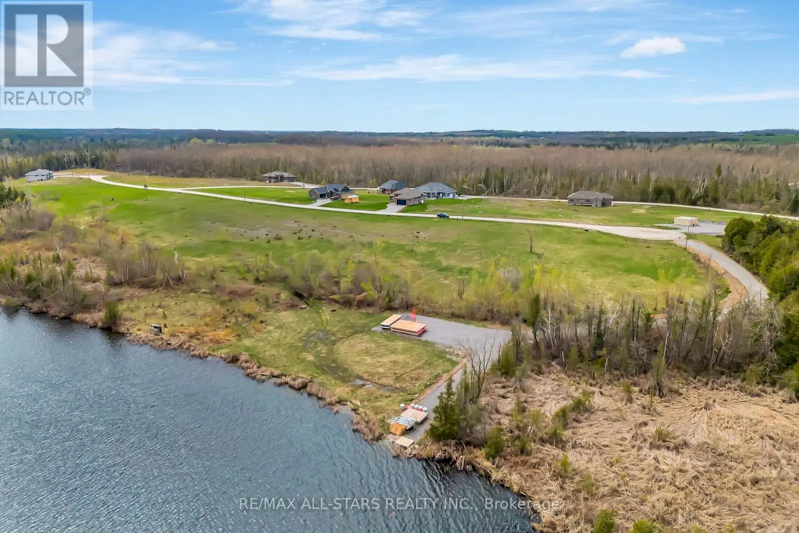 16 Avalon Drive, Kawartha Lakes, Ontario  K0M 1N0 - Photo 3 - X12077434