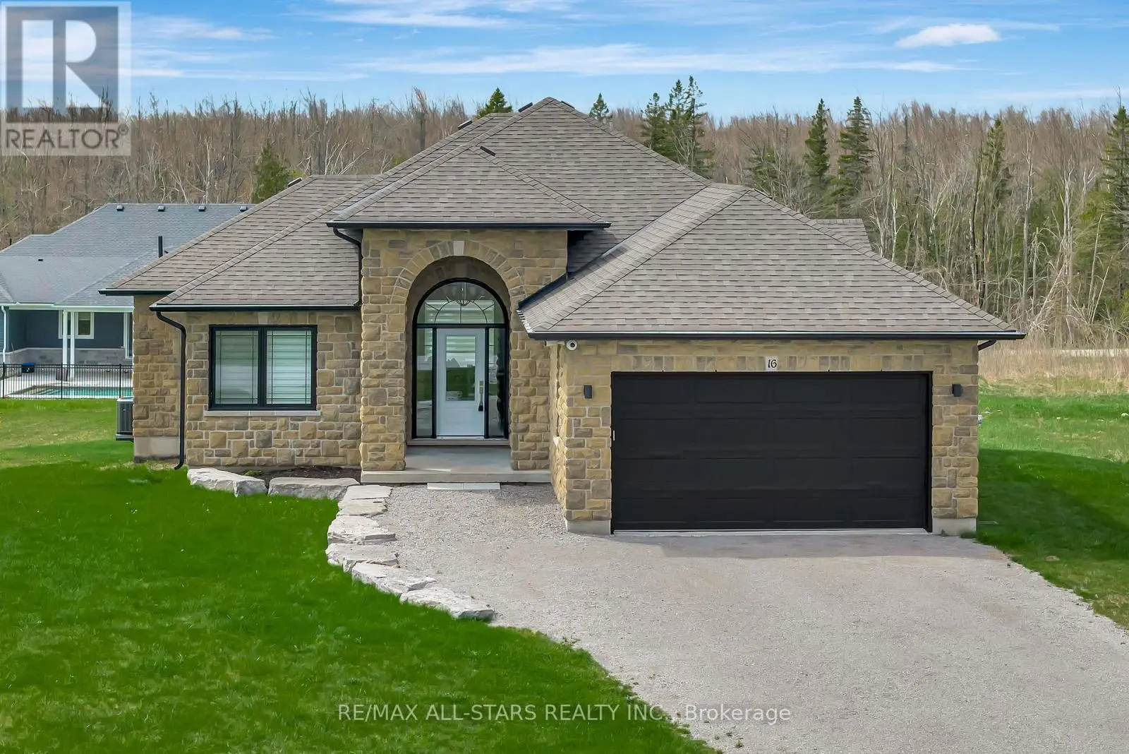 16 AVALON DRIVE, Kawartha Lakes, Ontario