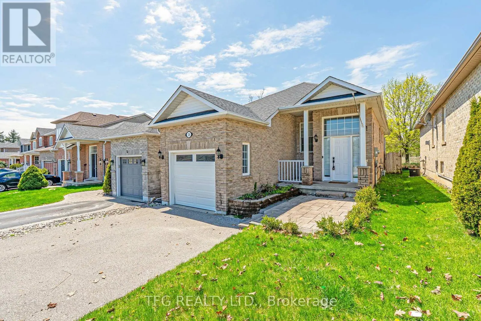 28 Eastfield Crescent, Clarington, Ontario  L1E 3C6 - Photo 2 - E12130855