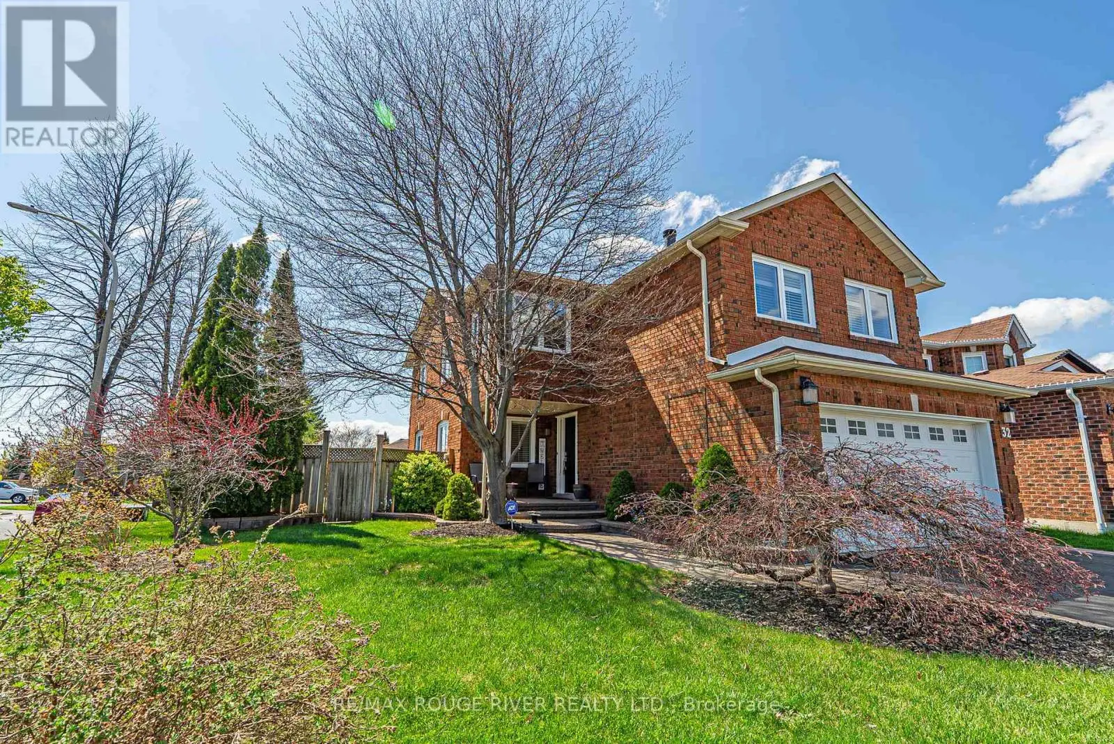 32 Fencerow Drive, Whitby, Ontario  L1R 1Y4 - Photo 2 - E12130890
