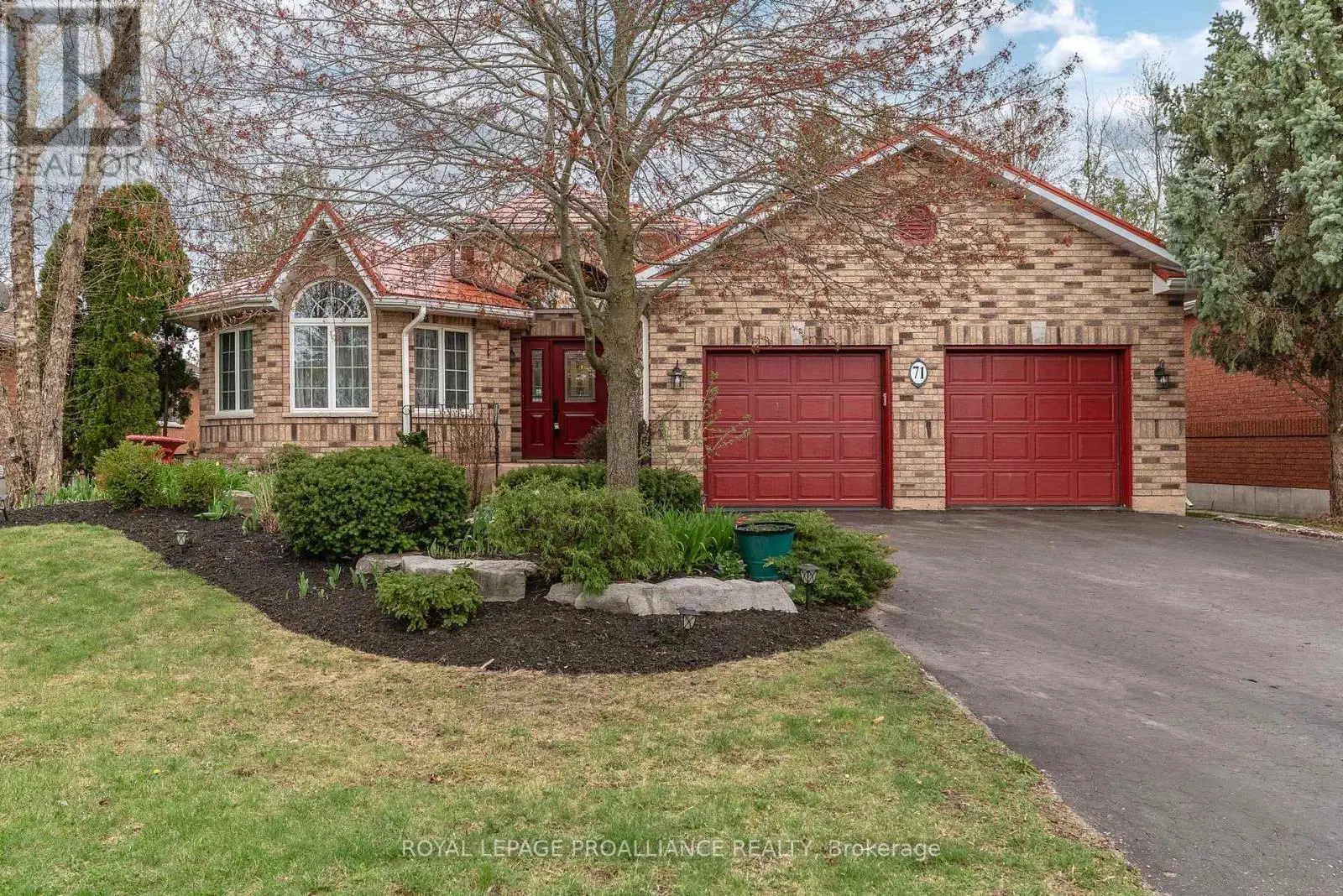 71 Oak Ridge Boulevard, Belleville, Ontario  K8N 5W3 - Photo 1 - X12130870