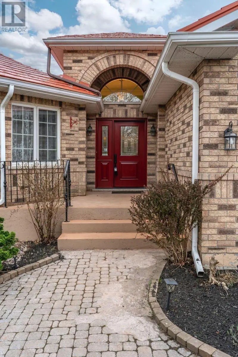 71 Oak Ridge Boulevard, Belleville, Ontario  K8N 5W3 - Photo 3 - X12130870