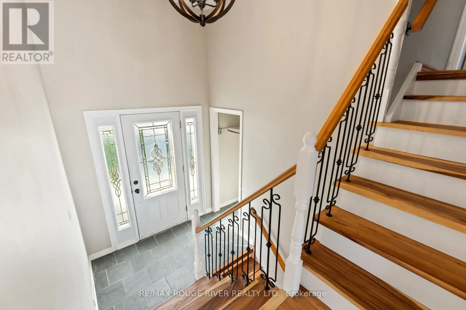 1 Applewood Crescent, Kawartha Lakes, Ontario  K9V 4W7 - Photo 3 - X12131139