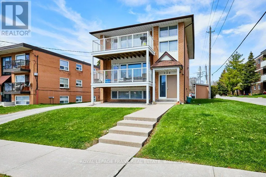 706 Dunlop Street W, Whitby, Ontario  L1N 1V5 - Photo 2 - E12131738