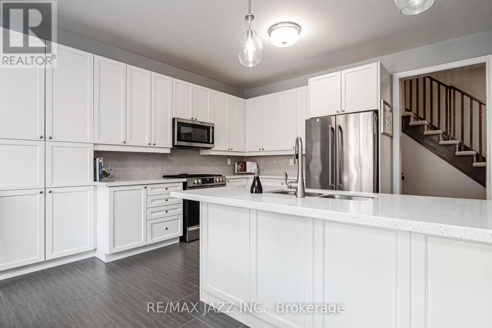 176 Dance Act Avenue, Oshawa, Ontario  L1L 0H4 - Photo 3 - E12131786