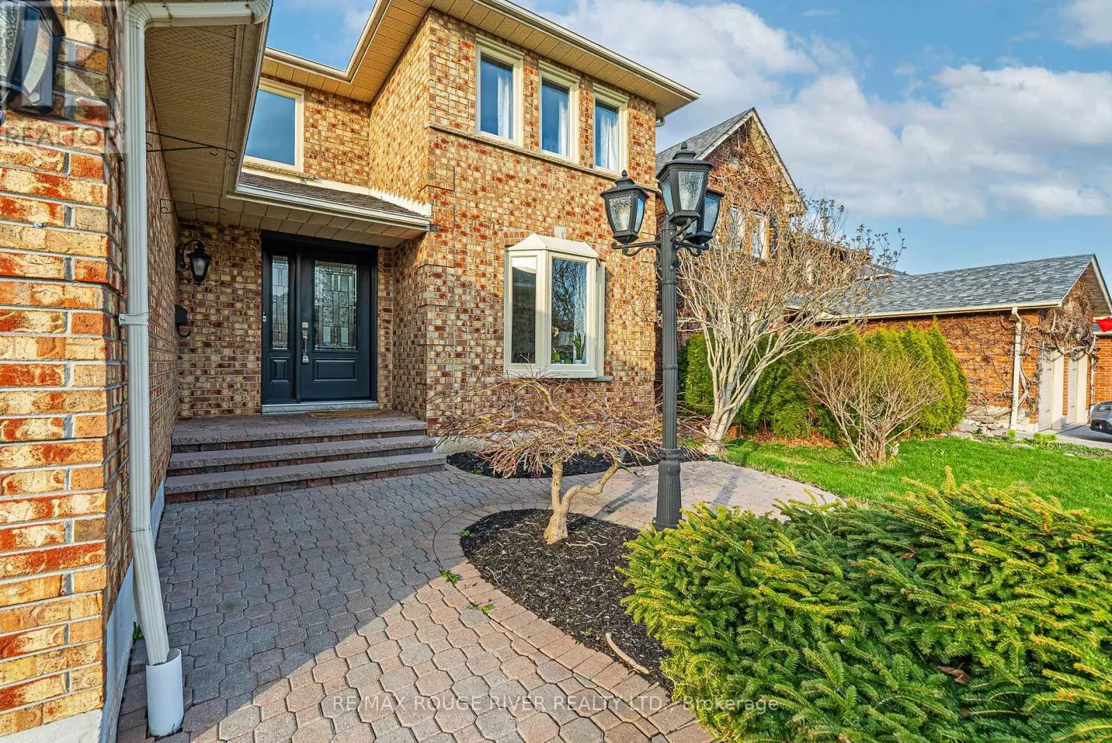 17 Wyndfield Crescent, Whitby, Ontario  L1N 8L5 - Photo 2 - E12131807