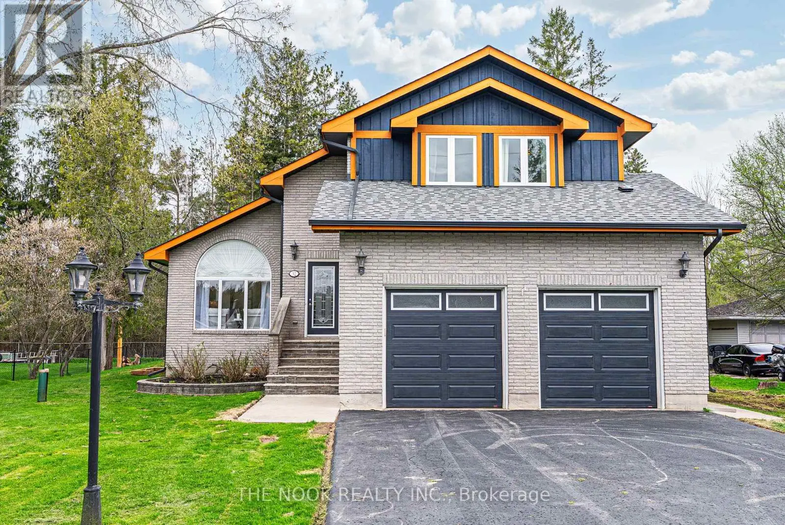 32 Halmar Park Road, Georgina, Ontario  L0E 1N0 - Photo 1 - N12132689