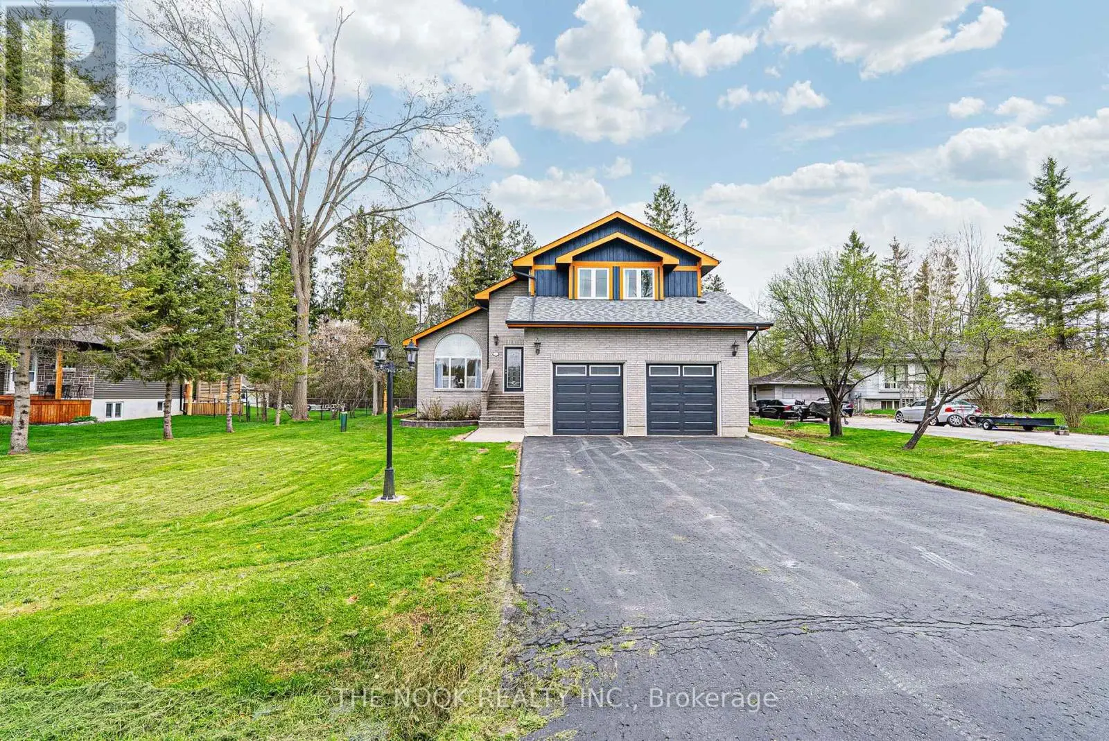 32 Halmar Park Road, Georgina, Ontario  L0E 1N0 - Photo 2 - N12132689