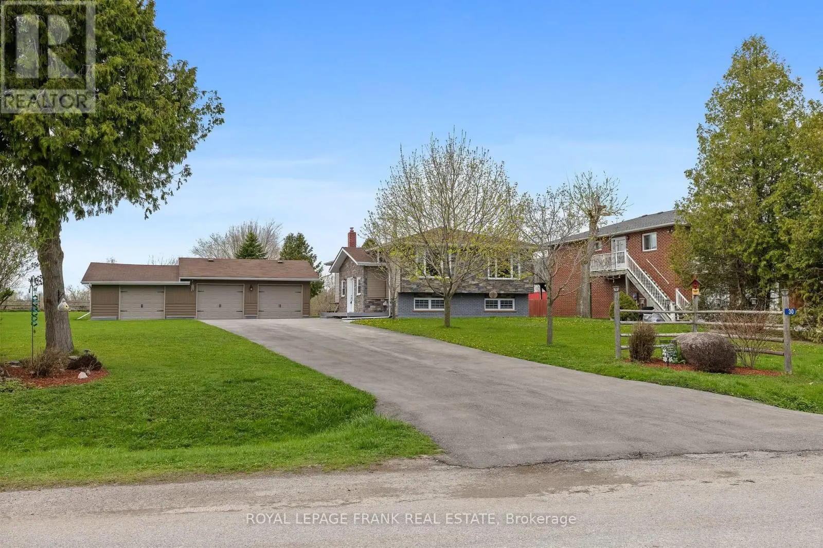 30 Druan Drive, Kawartha Lakes, Ontario  L9L 1B6 - Photo 1 - X12132958