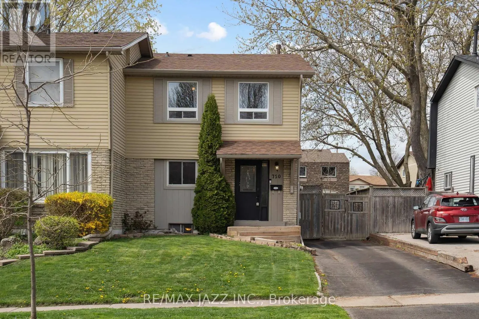 750 HILLCROFT STREET, Oshawa, Ontario