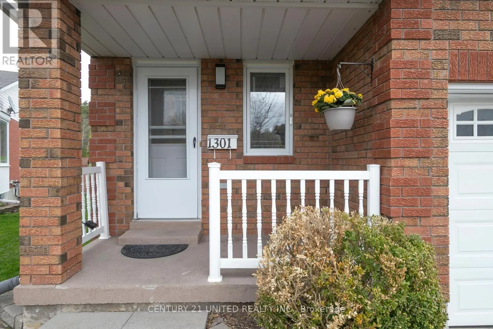 1301 Eagle Crescent, Peterborough West, Ontario  K9K 2K7 - Photo 2 - X12133030