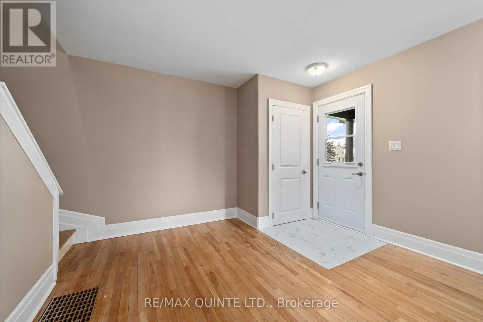 46 Diverbelt Drive, Prince Edward County, Ontario  K0K 2T0 - Photo 2 - X12133089