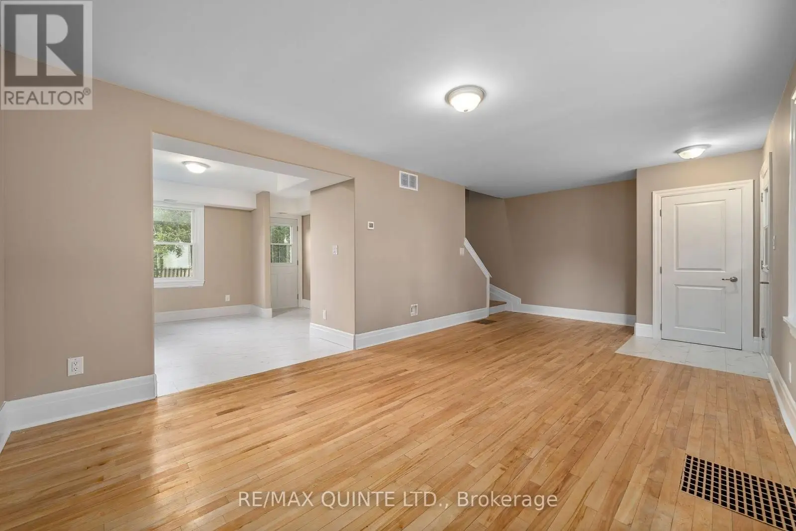 46 Diverbelt Drive, Prince Edward County, Ontario  K0K 2T0 - Photo 3 - X12133089