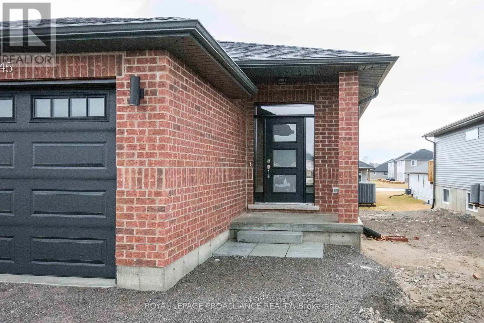 45 Dewal Place, Belleville, Ontario  K8P 0H3 - Photo 2 - X12133095