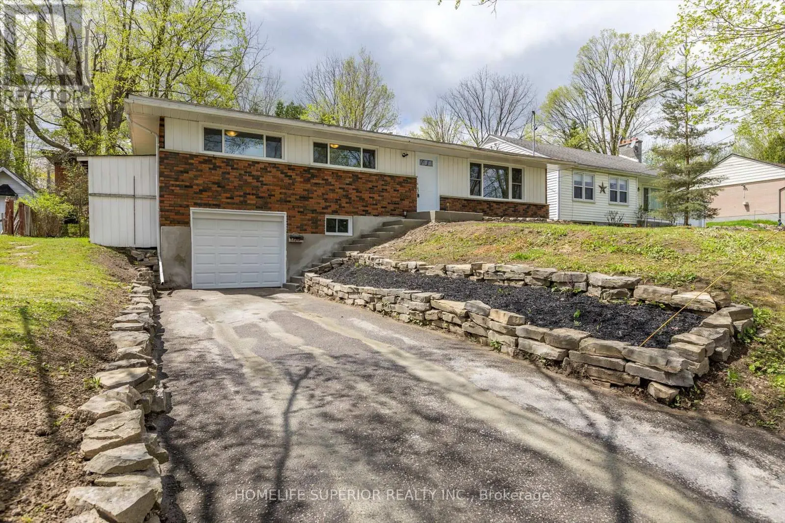 1243 Albertus Avenue, Peterborough Central, Ontario  K9J 6A3 - Photo 1 - X12133434