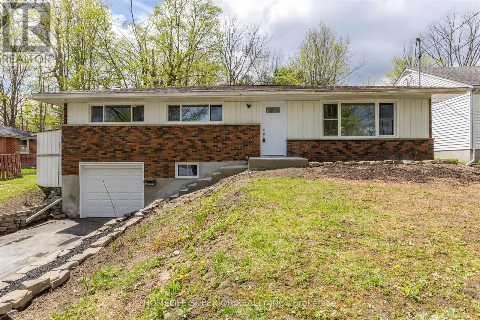 1243 Albertus Avenue, Peterborough Central, Ontario  K9J 6A3 - Photo 2 - X12133434