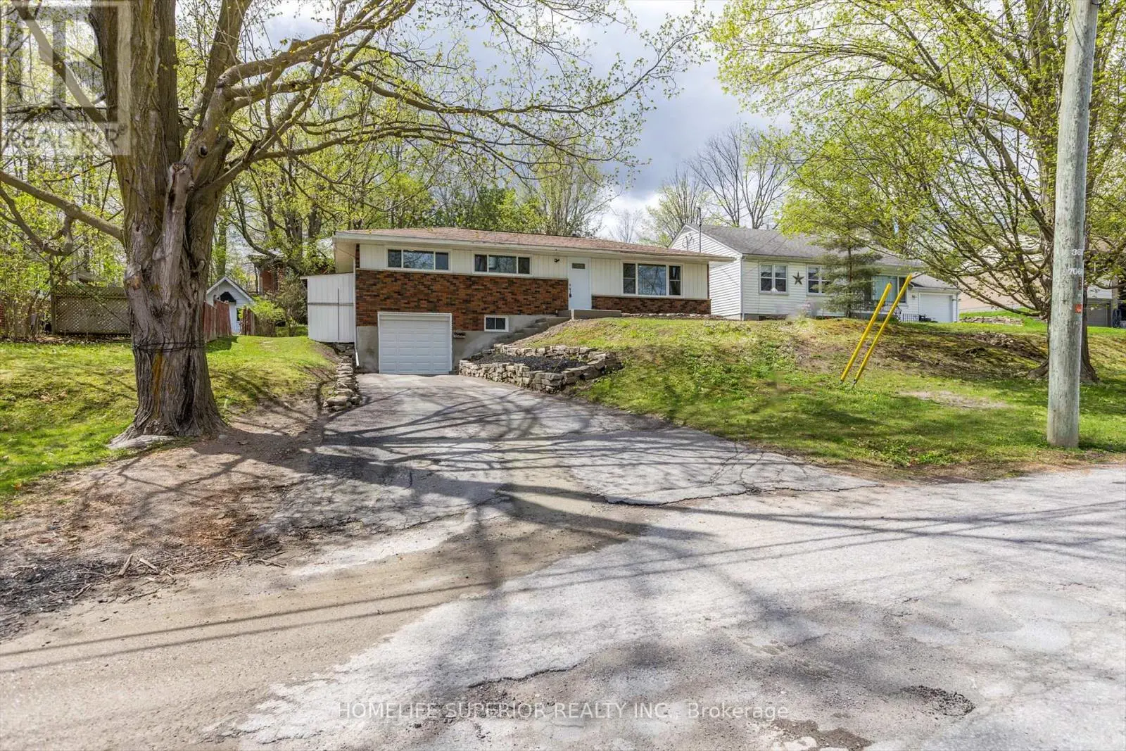 1243 Albertus Avenue, Peterborough Central, Ontario  K9J 6A3 - Photo 3 - X12133434
