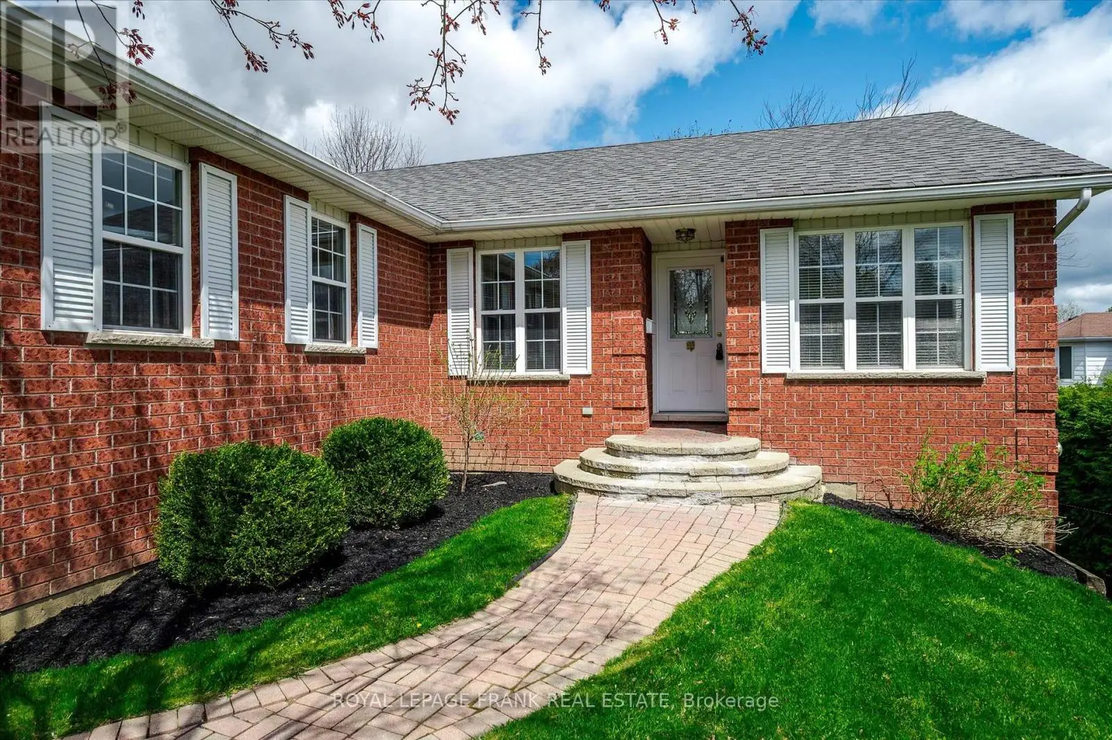 1606 Ramblewood Drive, Peterborough West, Ontario  K9K 2C5 - Photo 2 - X12133904