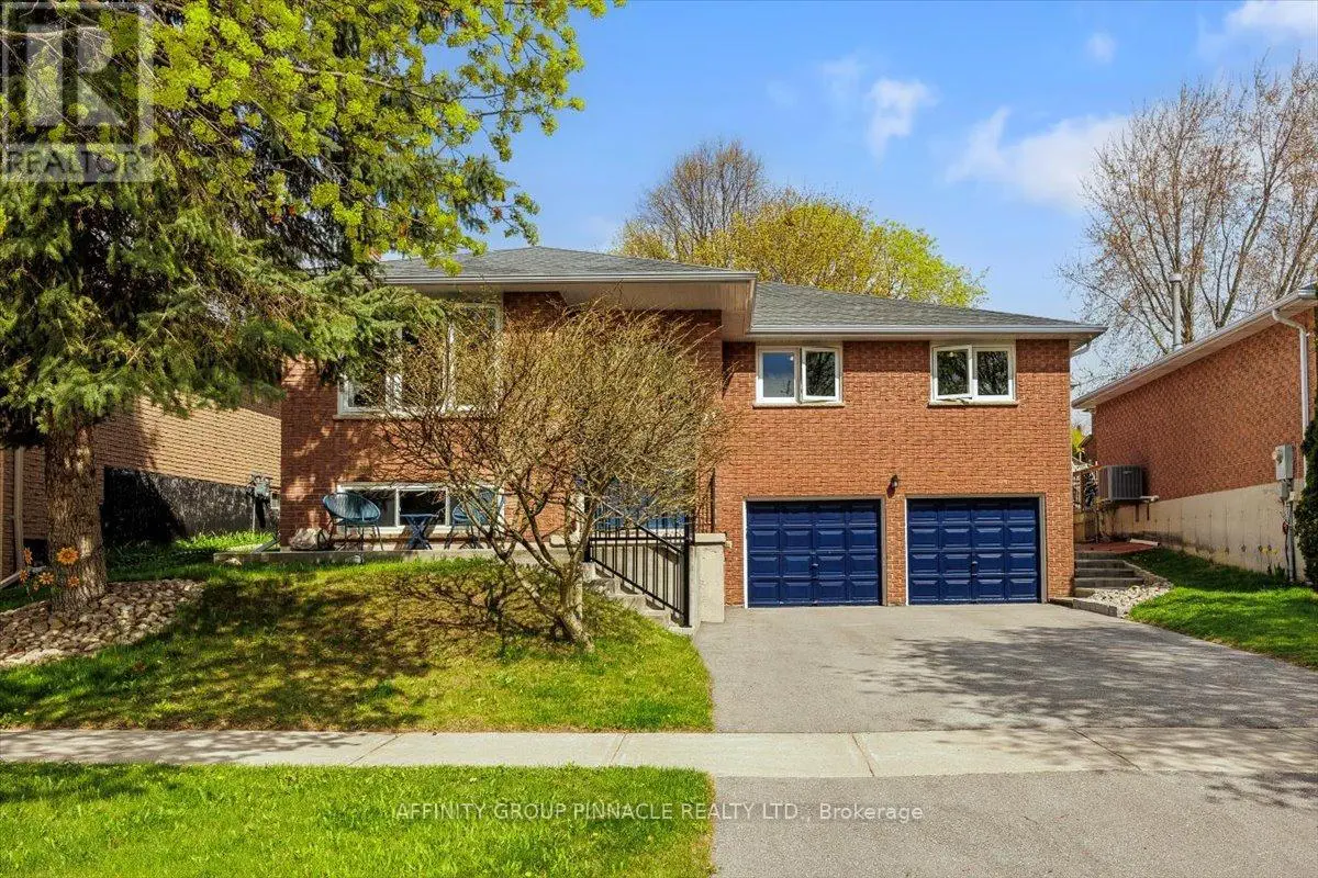 21 Imperial Crescent, Bradford West Gwillimbury, Ontario  L3Z 2P2 - Photo 2 - N12134302
