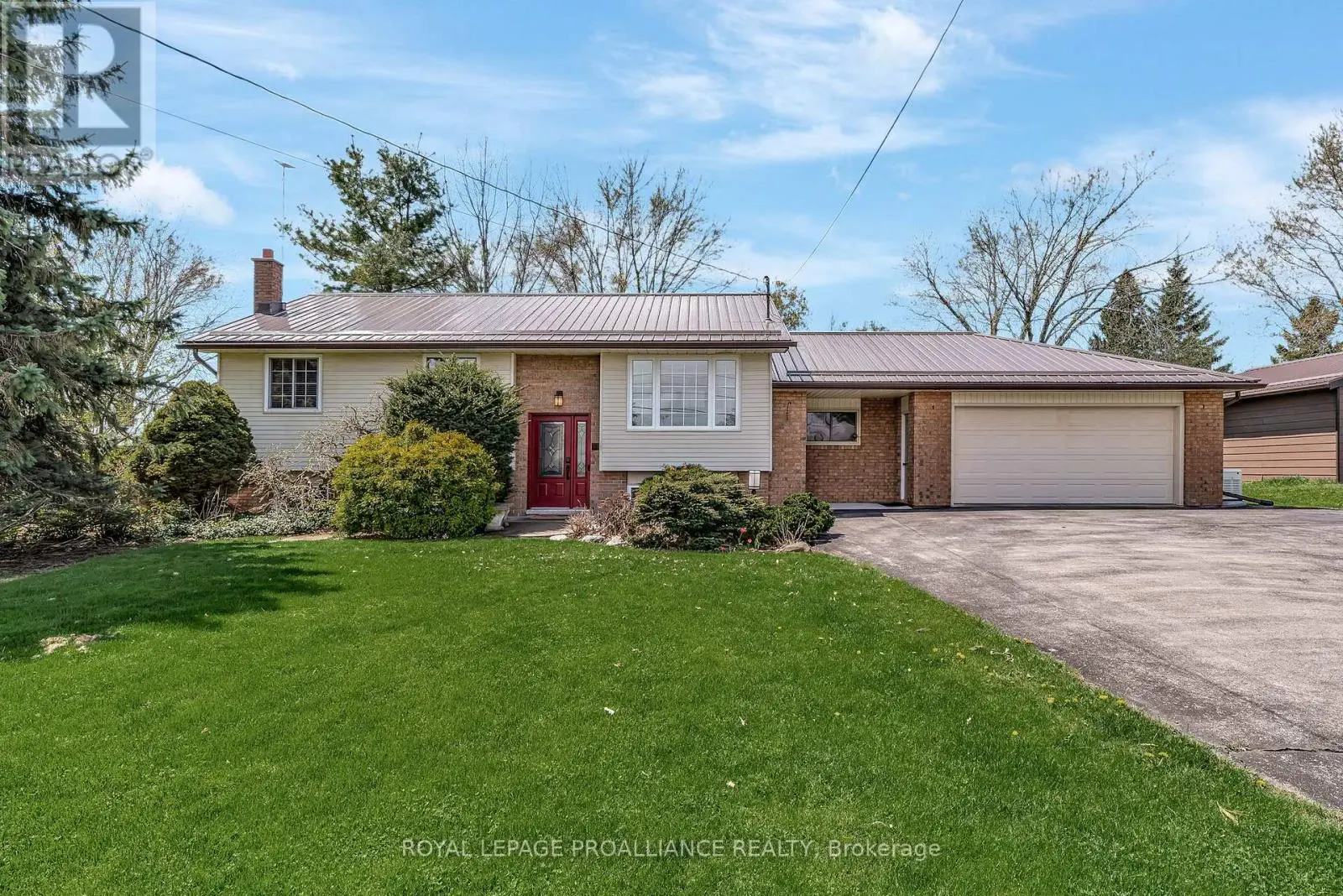 94 Huntingwood Drive, Quinte West, Ontario  K8N 4Z5 - Photo 2 - X12134434