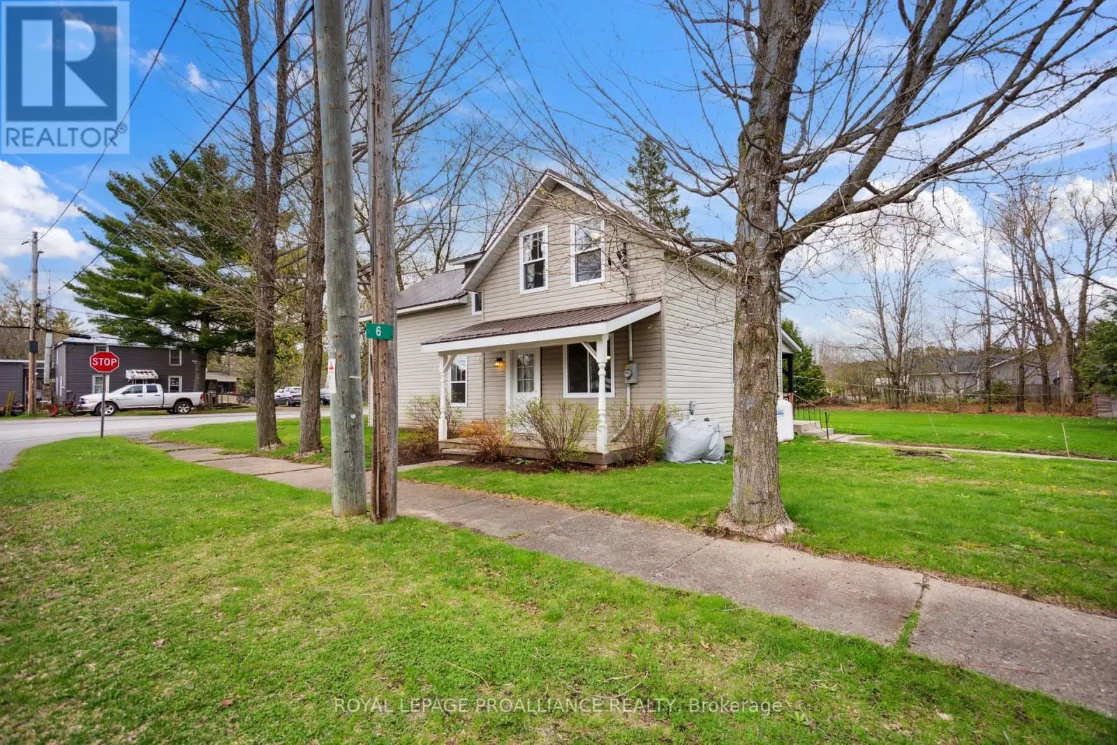 6 Clement Street, Addington Highlands, Ontario  K0H 1P0 - Photo 1 - X12134577