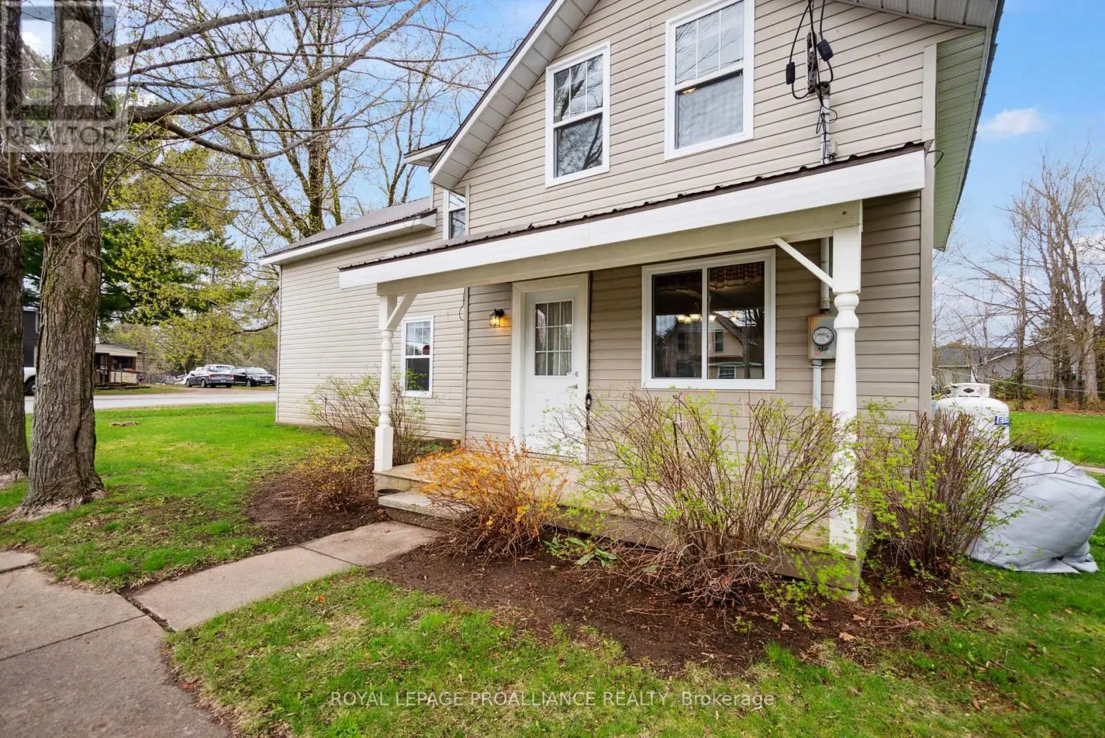 6 Clement Street, Addington Highlands, Ontario  K0H 1P0 - Photo 2 - X12134577