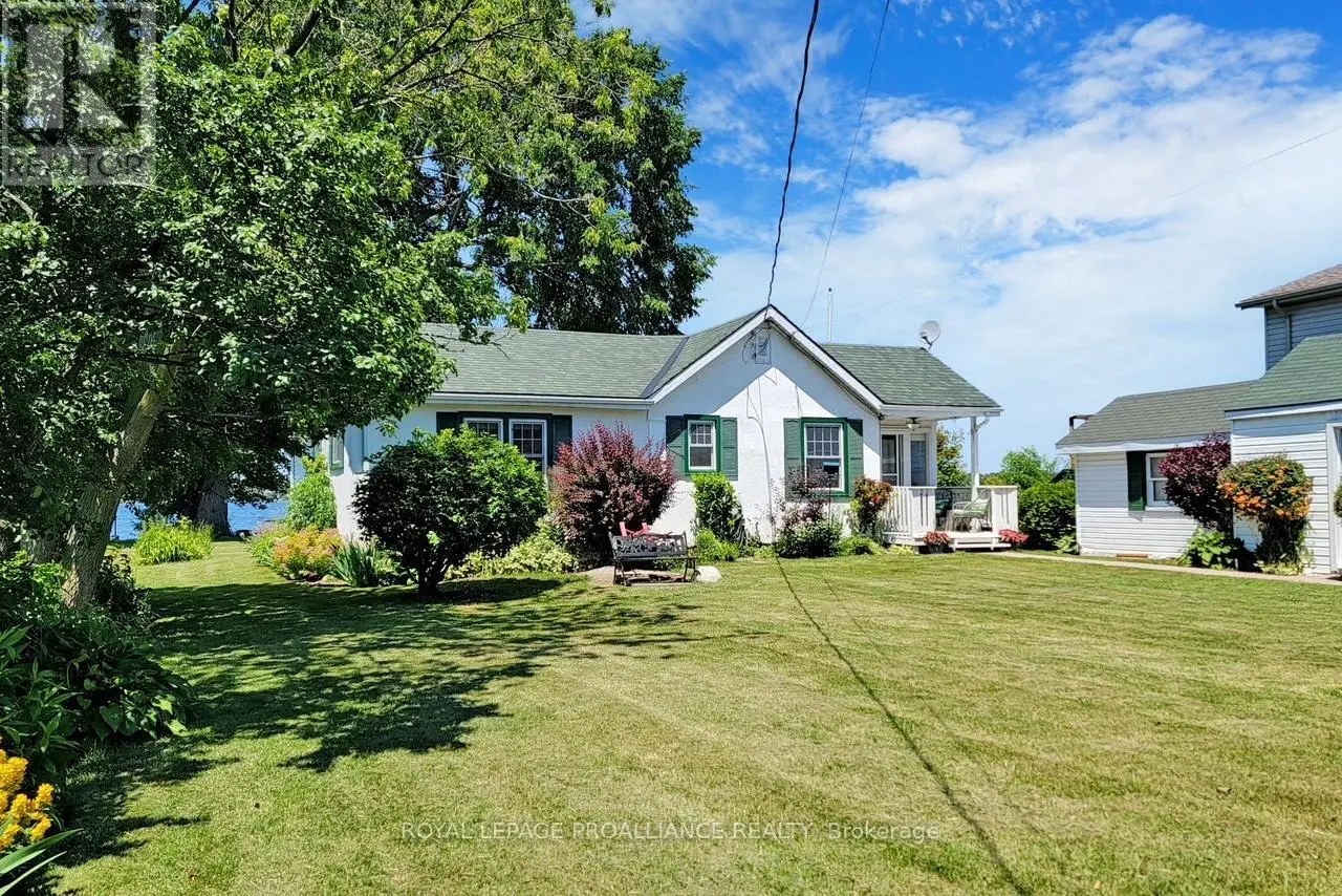 34 Ridley Street, Prince Edward County, Ontario  K8N 4Z1 - Photo 2 - X12041569