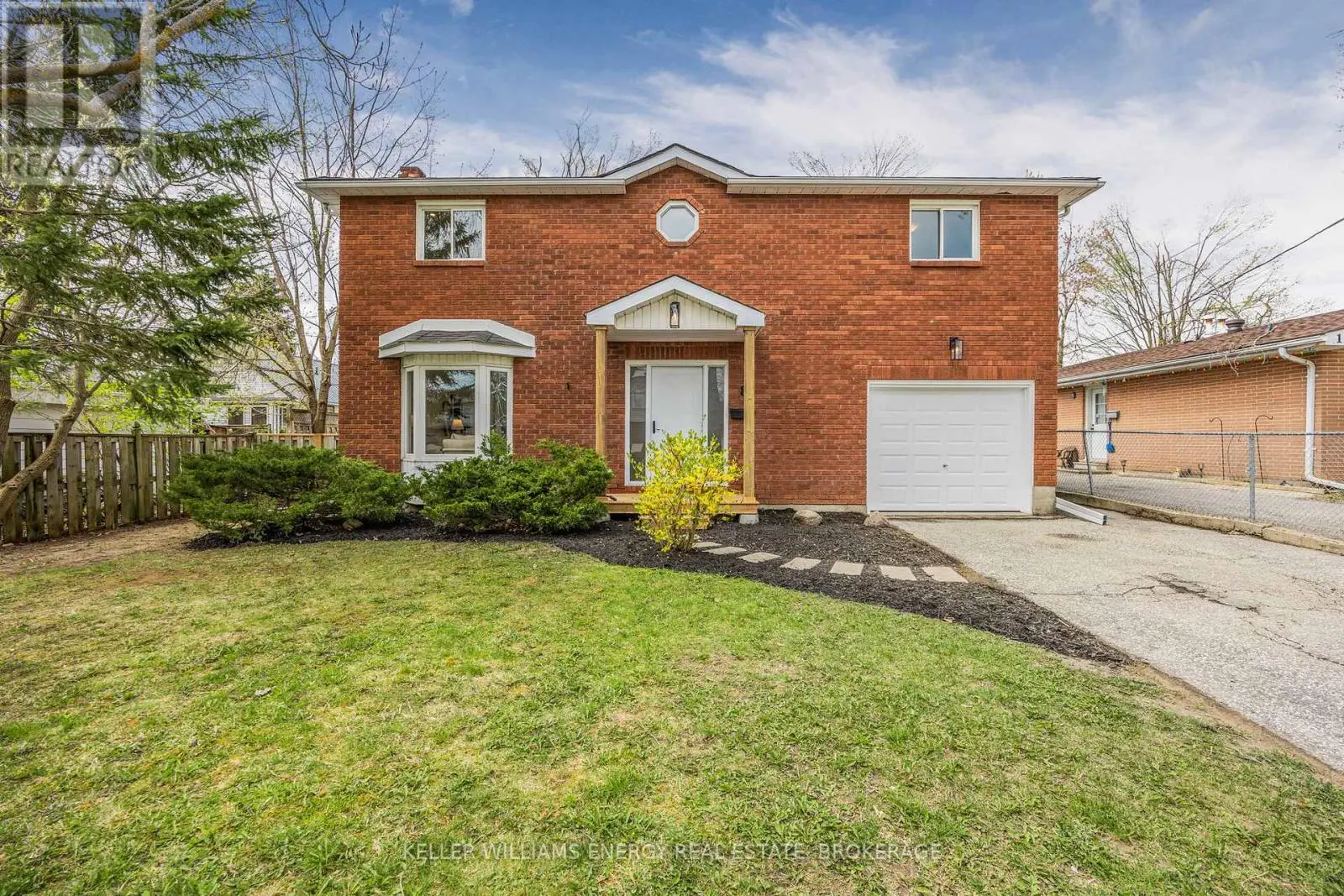 8 Heath Street, Barrie, Ontario  L4M 3J9 - Photo 1 - S12135511