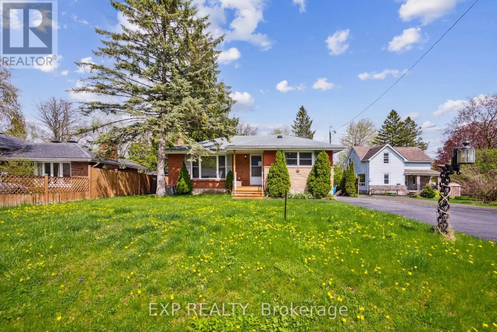 97 Gilbert Street, Belleville, Ontario  K8P 3H1 - Photo 2 - X12135660
