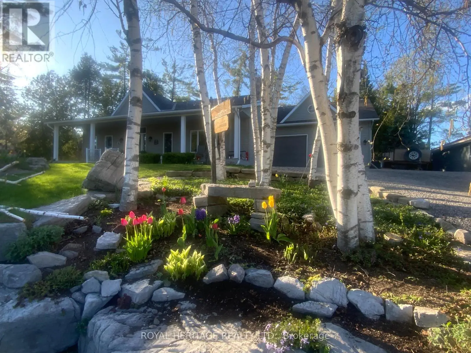 162 Riverside Drive, Kawartha Lakes, Ontario  K0M 1A0 - Photo 1 - X12015164