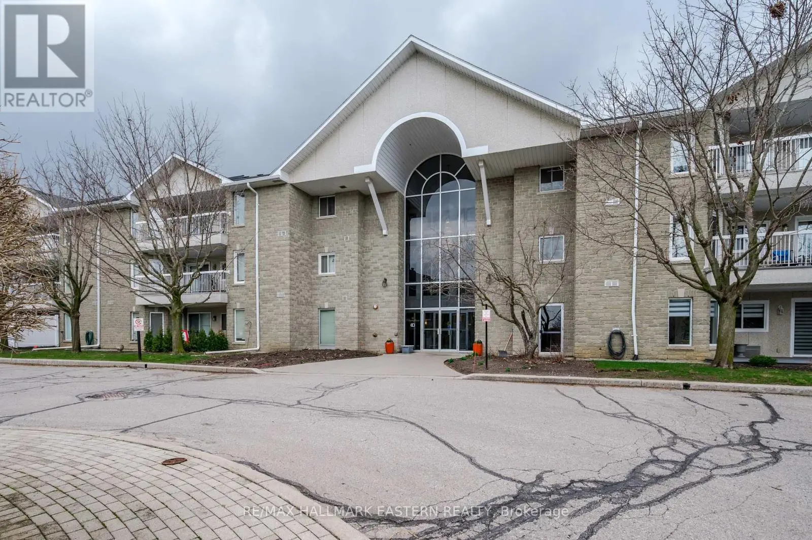 301c - 1099 Clonsilla Avenue, Peterborough West, Ontario  K9J 8L7 - Photo 1 - X12094785
