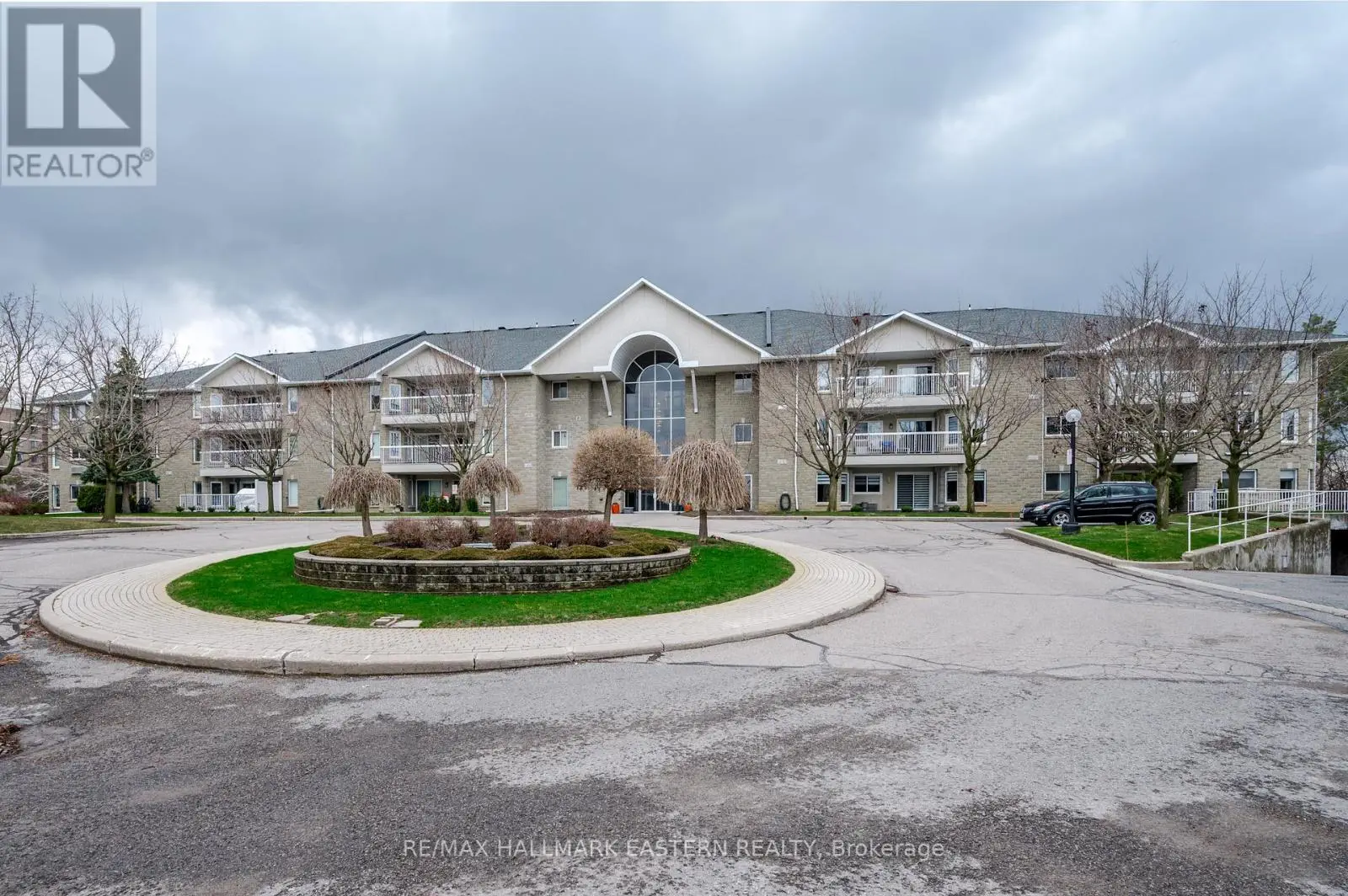 301c - 1099 Clonsilla Avenue, Peterborough West, Ontario  K9J 8L7 - Photo 2 - X12094785