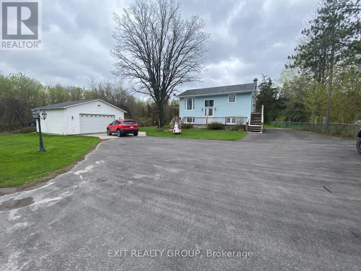 87 Bernard Long Road, Quinte West, Ontario  K8V 5P6 - Photo 1 - X12136223